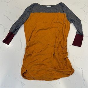 Lightweight 3/4 sleeve maternity top